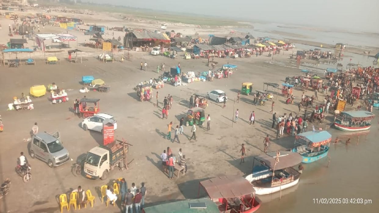 Devotees gathering at Kachla Ghat for Ganga Snan on Magh Purnima 2025