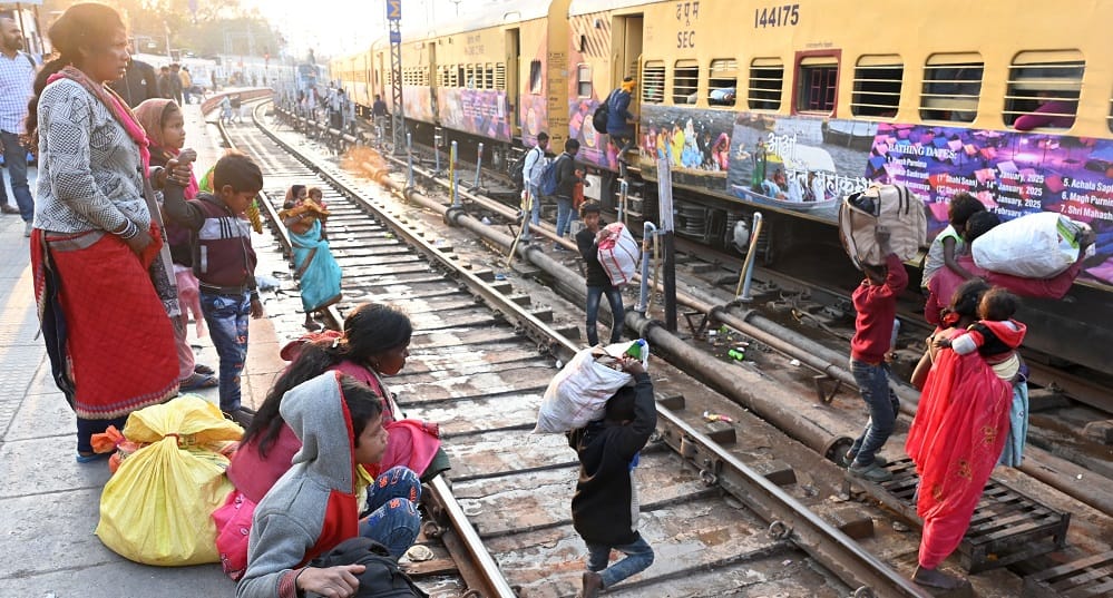 Magh Purnima Bus every 10 minutes for Maha Kumbh and train every 20 minutes 600 soldiers deployed on duty