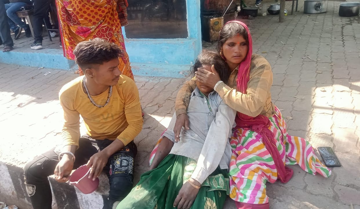 Two innocent children died after drowning in a water pit in chitrakoot  family members are inconsolable