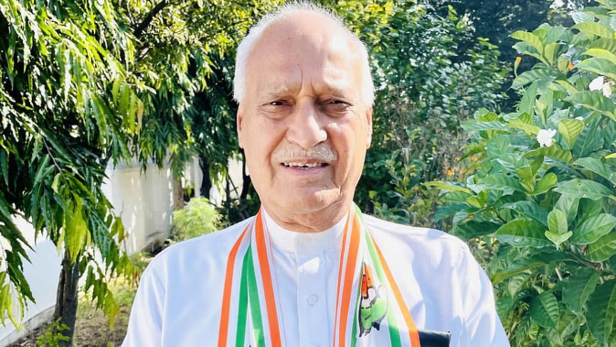 Agriculture Minister Chandra Kumar lashed out at his own party said Congress organization has become paralyzed