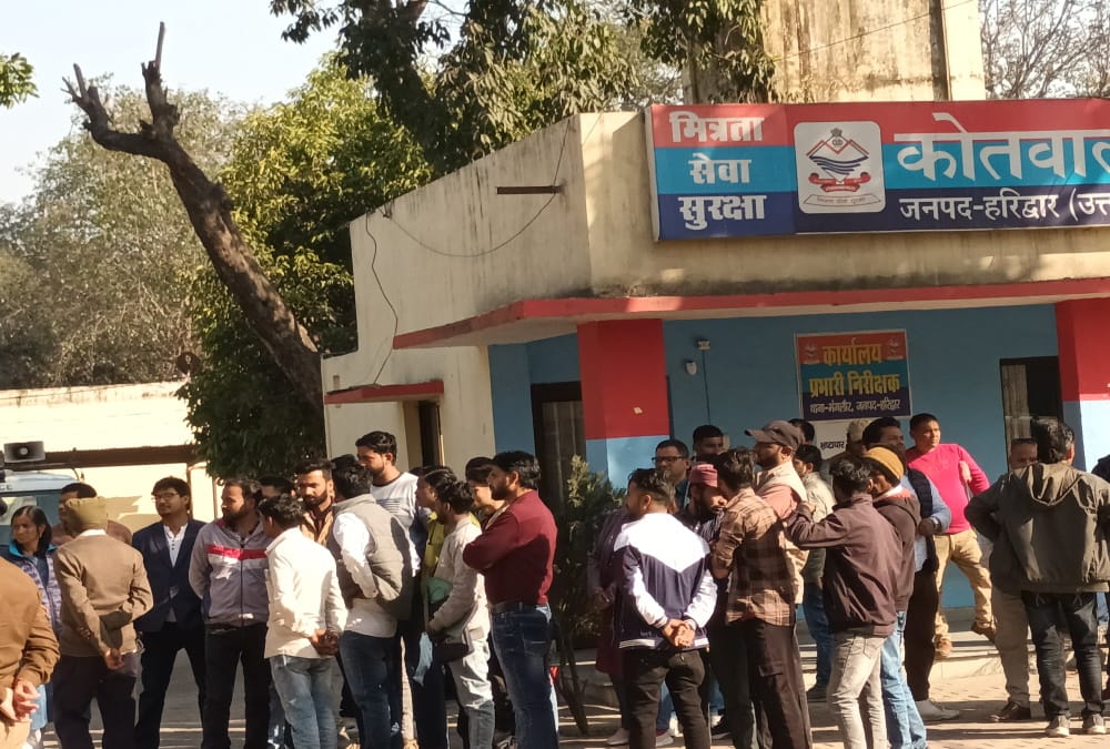 Roorkee News Attack on Energy Corporation team during collect dues eight employees were injured