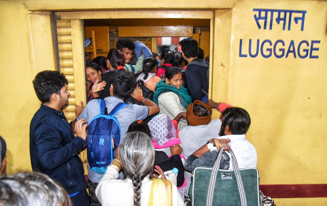 Big crowd on Charbagh railway station in Lucknow.