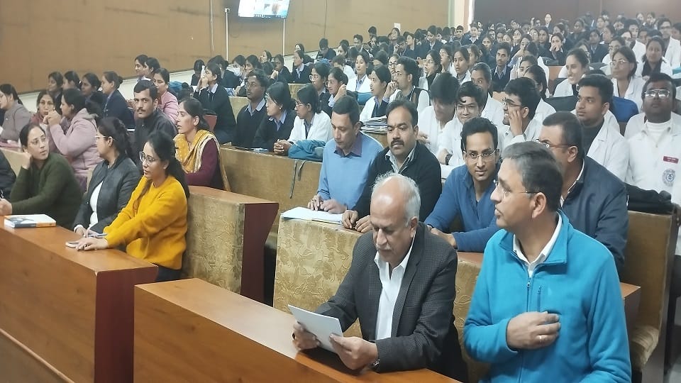 Now medical college students will run their own mess in haldwani