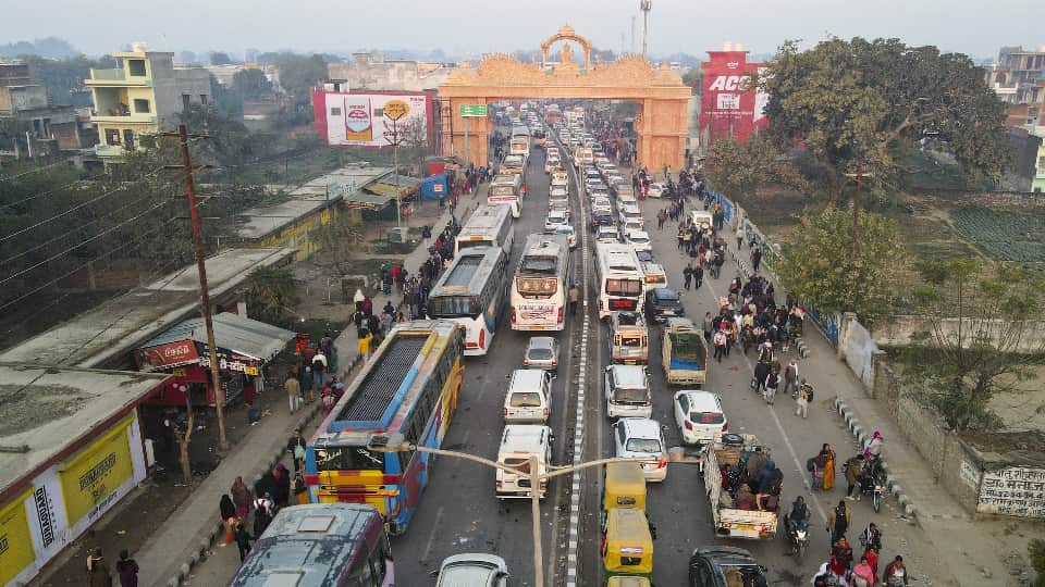 Mahakumbh 2025 Flour Sugar Refined Oil Shortage Hits Prayagraj Retail Shops Out of Stock due to Mahkumbh Traff