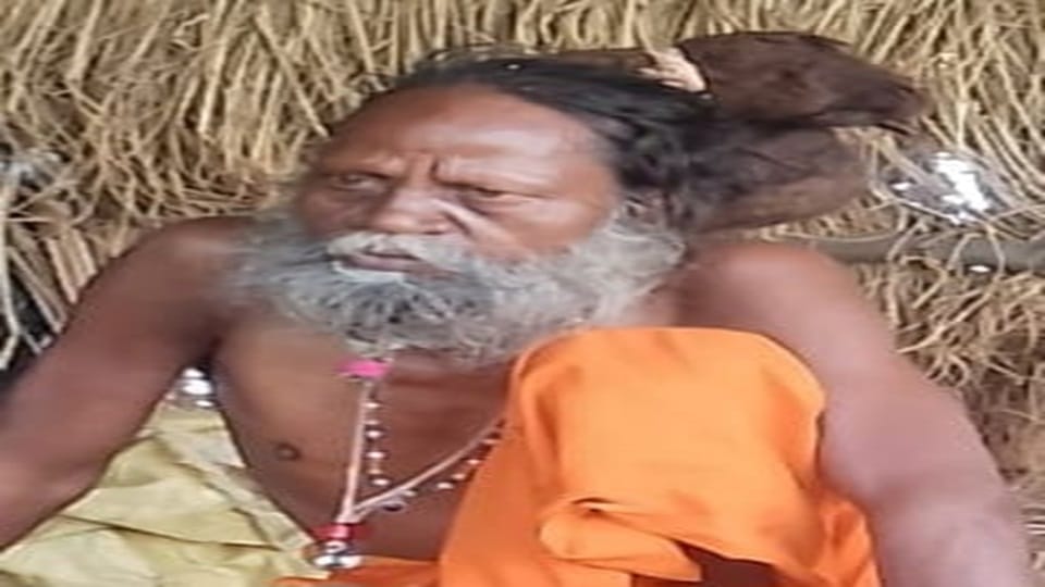 The body of the Mahant was found hanging from a noose in the hut of the temple