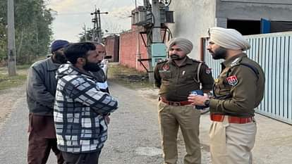 कपूरथला में कपड़ा व्यापारी से लूट: दो नकाबपोश लुटेरों ने की वारदात, पुलिस का दावा- जल्द गिरफ्तार होंगे शातिर Two robbers looted a cloth merchant in Kapurthala