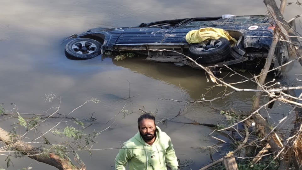 Scorpio fell in Sirhind canal in Machiwara sahib ex-serviceman saved five laborers