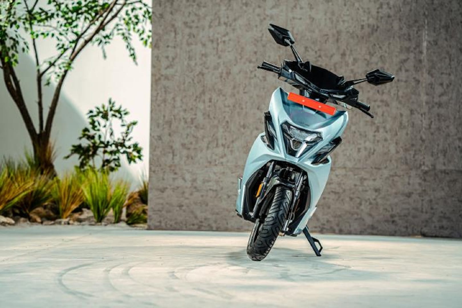 Don not do these mistakes while charging your Electric scooter in summer safety tips