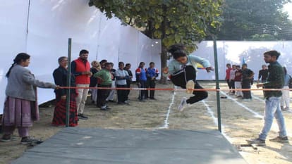 Rohilkhand University teachers won in tug of war and non-teaching staff won in kabaddi