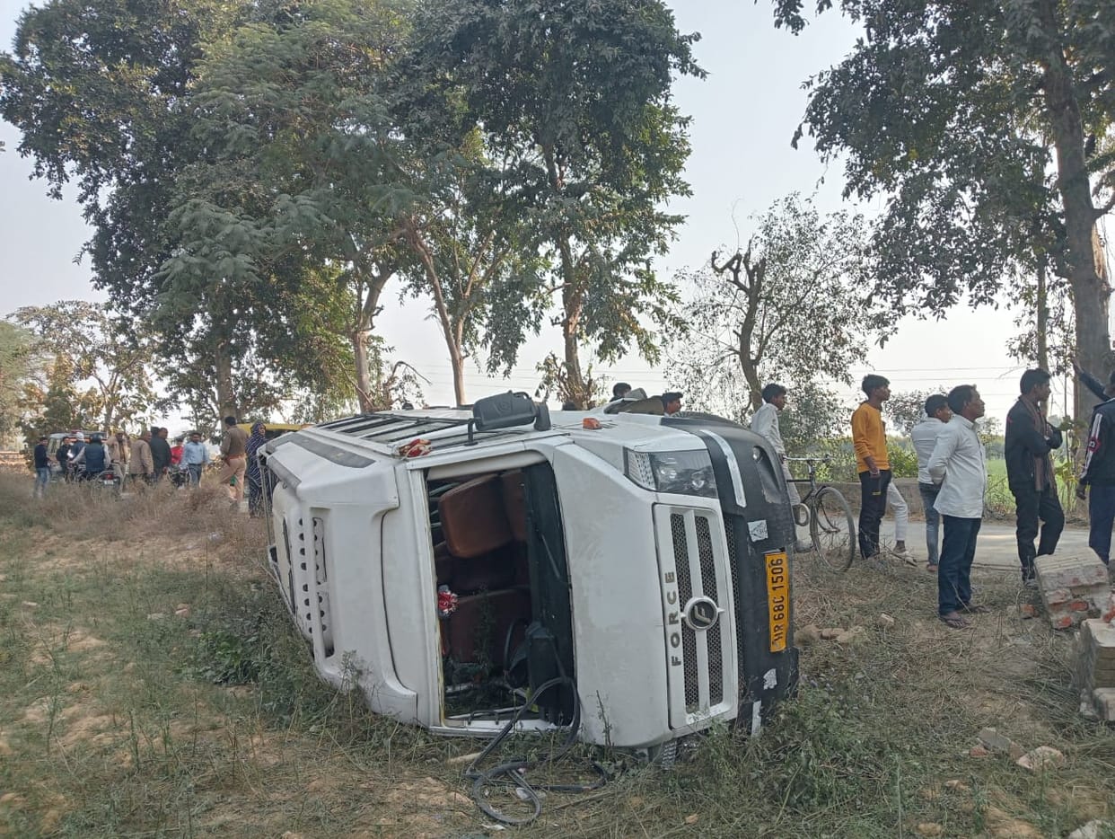 15 injured in an accident in Gosaiganj in Sultanpur.