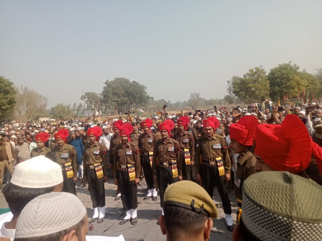 Body of army soldier buried with family in Bahraich.