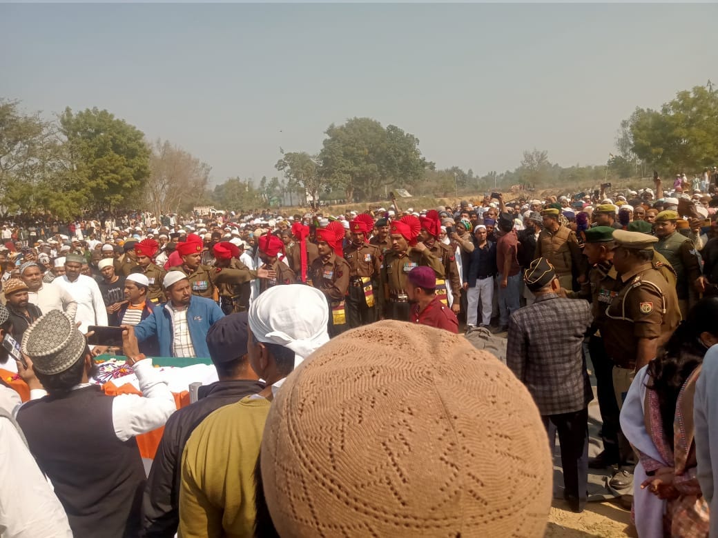 Body of army soldier buried with family in Bahraich.