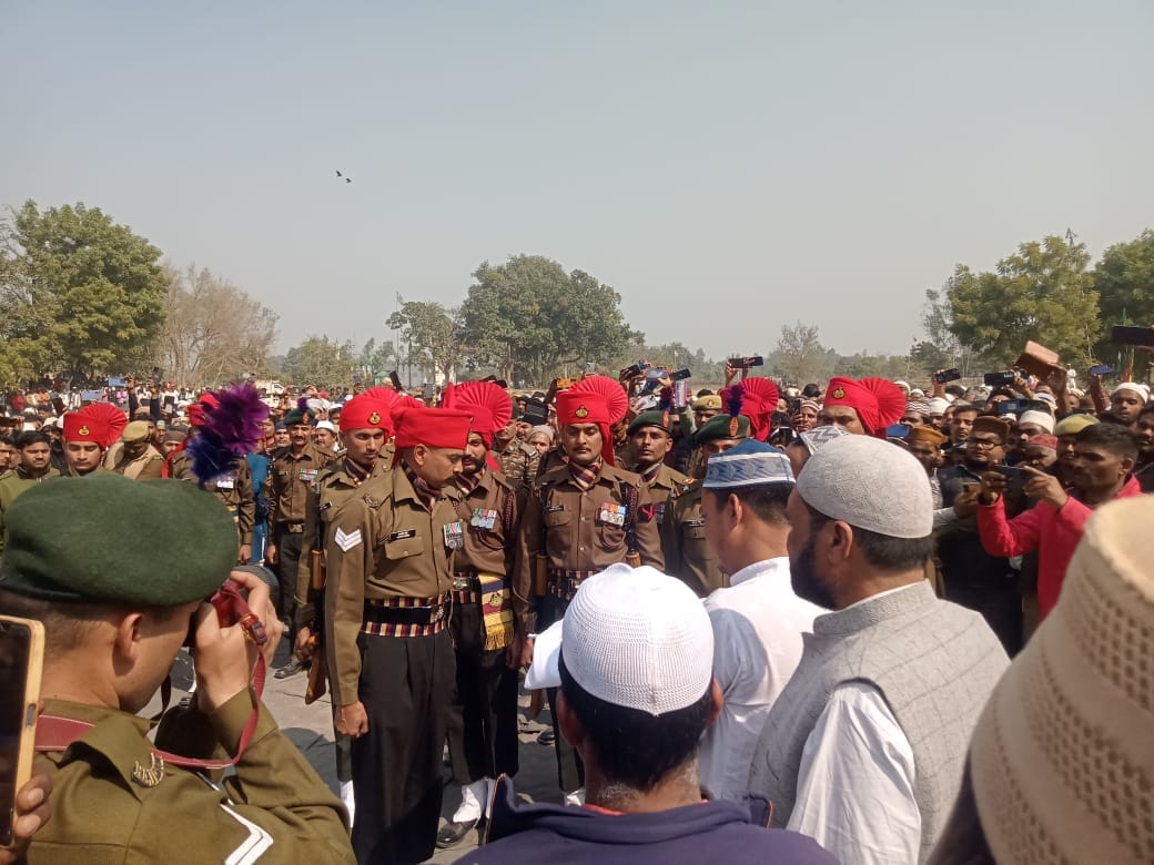 Body of army soldier buried with family in Bahraich.