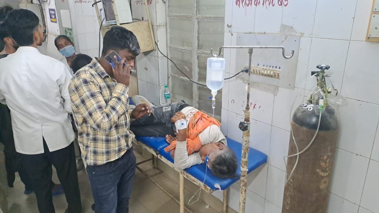Bihar News : Three youths burnt with high tension wire one death vaishali bihar police
