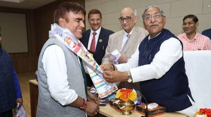 Patna: Social workers dedicated to service of disabled were honored in Bihar Legislative Assembly Secretariat
