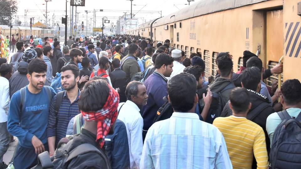 One lakh passengers left by 24 fair special trains 600 additional buses ran from Prayagraj to Lucknow
