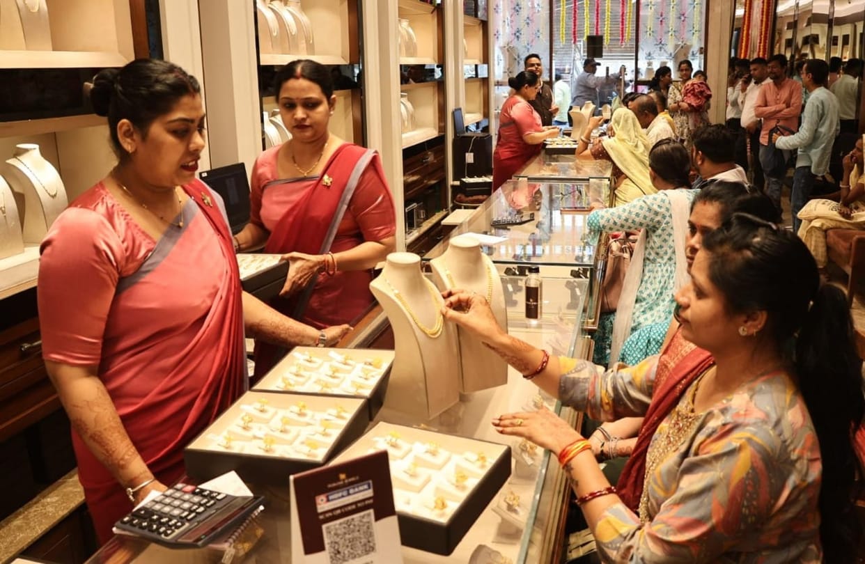 Indore: Gold price rises in Indore, sold at Rs 87 thousand per ten grams.
