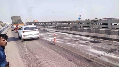 Kanpur Bearings of Jajmau old Ganga bridge broke vibration increased in bridge patchwork is done on potholes