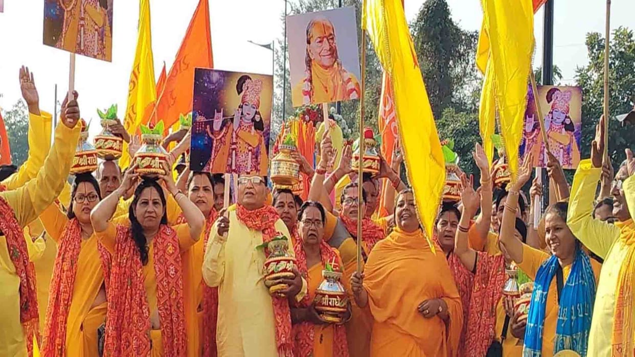 Kanpur: 151 women came out singing bhajans carrying urn on their heads