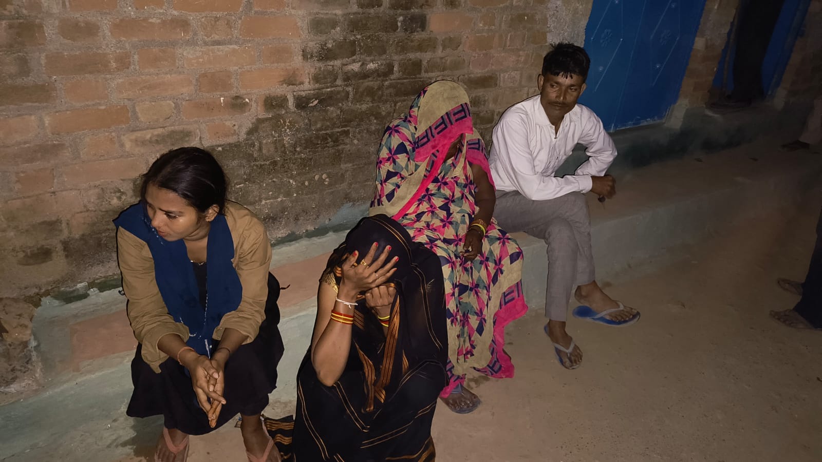 Hamirpur Double Suicide Bodies were hanging from a noose children made noise information about love affair