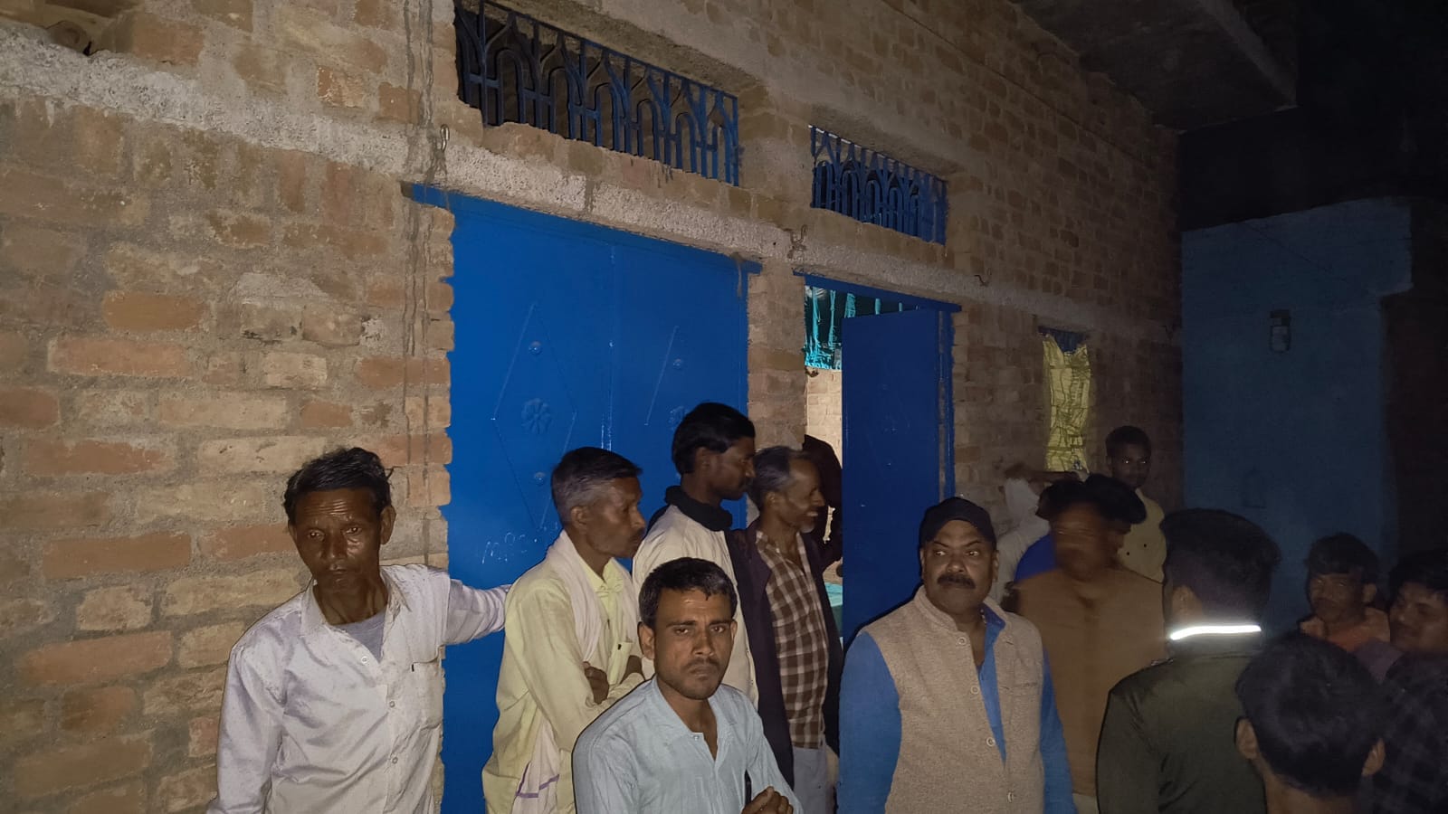 Hamirpur Double Suicide Bodies were hanging from a noose children made noise information about love affair