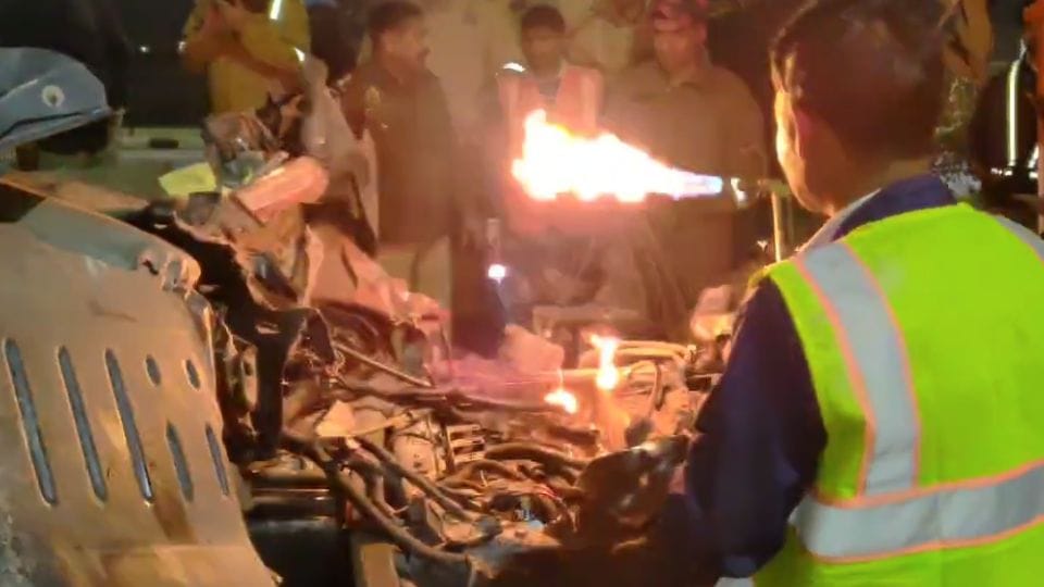Canter collides with truck in Hapur and driver dies