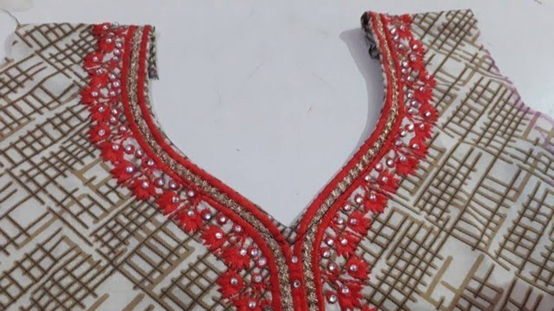 Unique Neckline Designs If you want to make a simple suit heavy and beautiful then try these Styles disprj