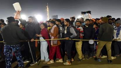 Maghi Purnima: Magh Purnima Mahakumbh remained the number one trend on X, flowers were raining from the sky.