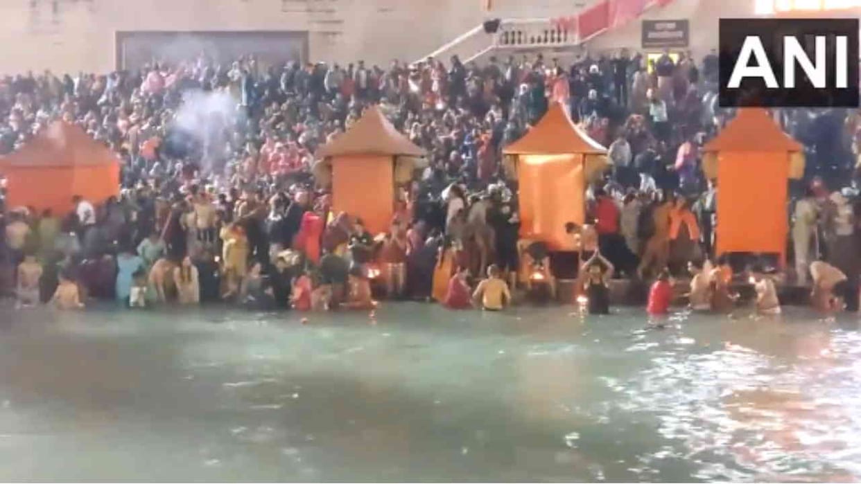 Maghi Purnima Snan devotees performed special prayers at Haridwar Har ki Pauri and took a holy bath