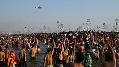 Mahakumbh 2025 Magh Purnima Snan Live Kumbh Mela Shahi Snan Photos Prayagraj Traffic Jam News in Hindi