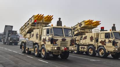 मल्टी-लॉन्च आर्टिलरी रॉकेट सिस्टम 'पिनाका'