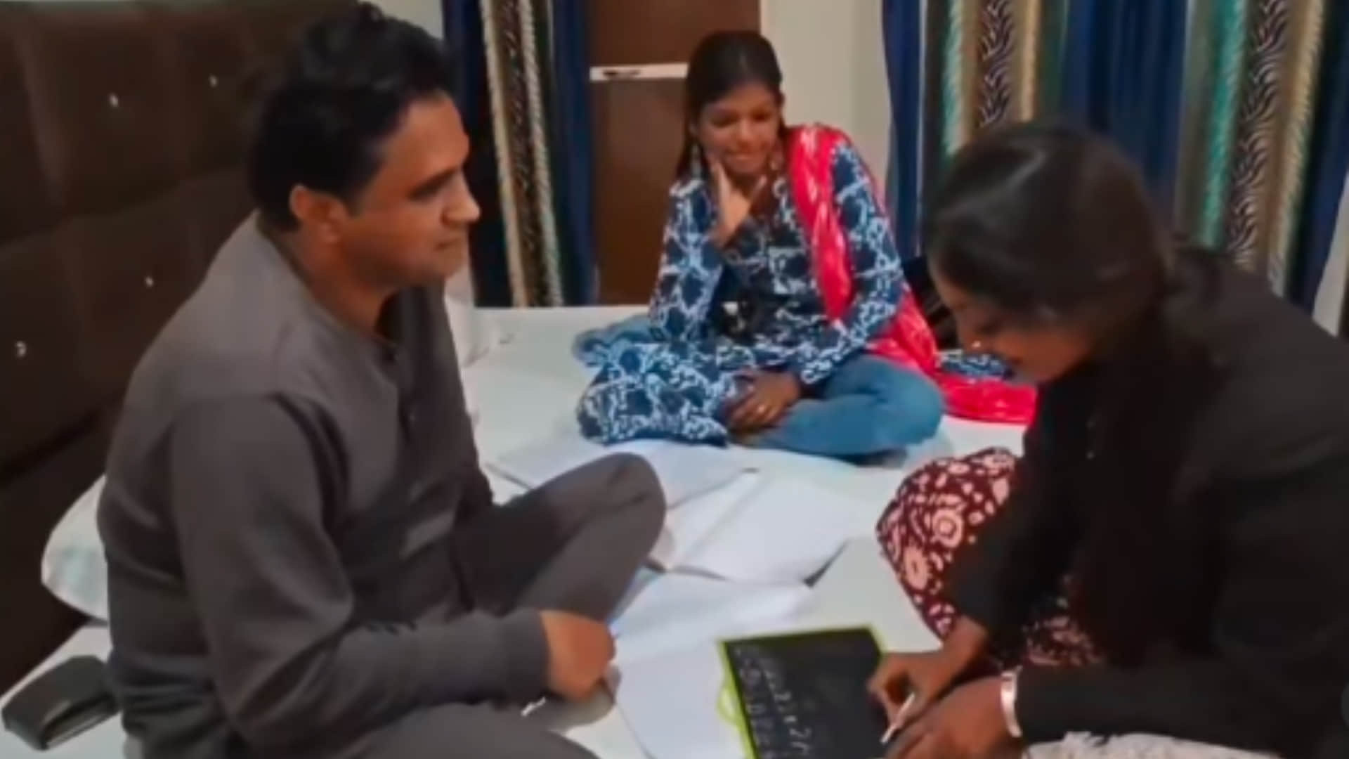 Viral Monalisa: What is Monalisa doing in Mumbai? Sanoj Mishra told when the viral girl will face the camera