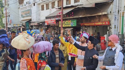 Maghi Purnima: Magh Purnima Mahakumbh remained the number one trend on X, flowers were raining from the sky.