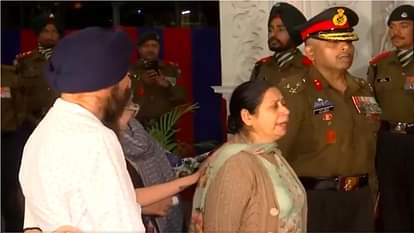 Jharkhand: Mother wept over son's martyrdom, Tribute to martyr Captain Karamjit Singh Bakshi