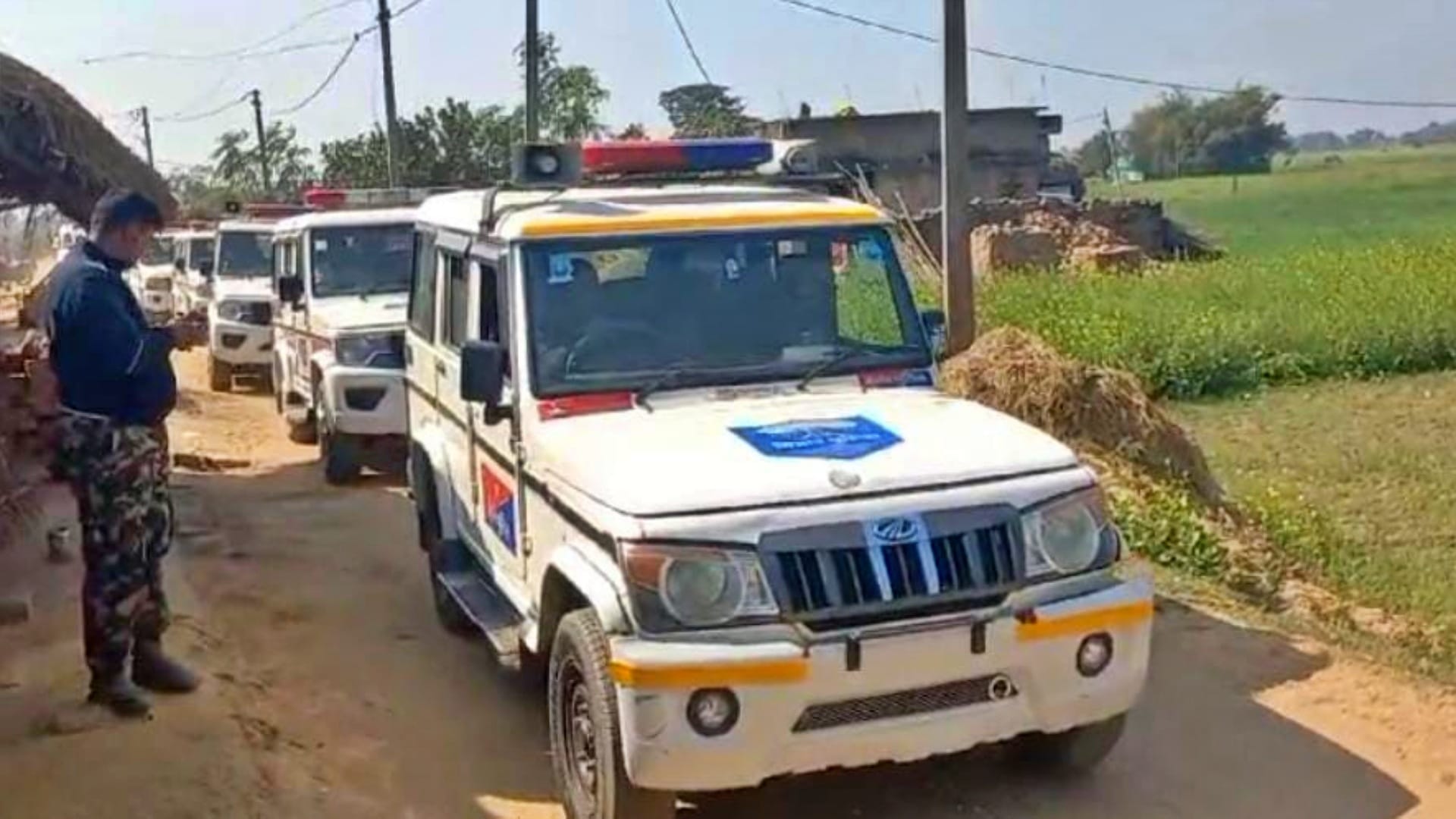 Munger News: Clash between sand mafia and police, several police vehicles damaged in stone pelting and firing