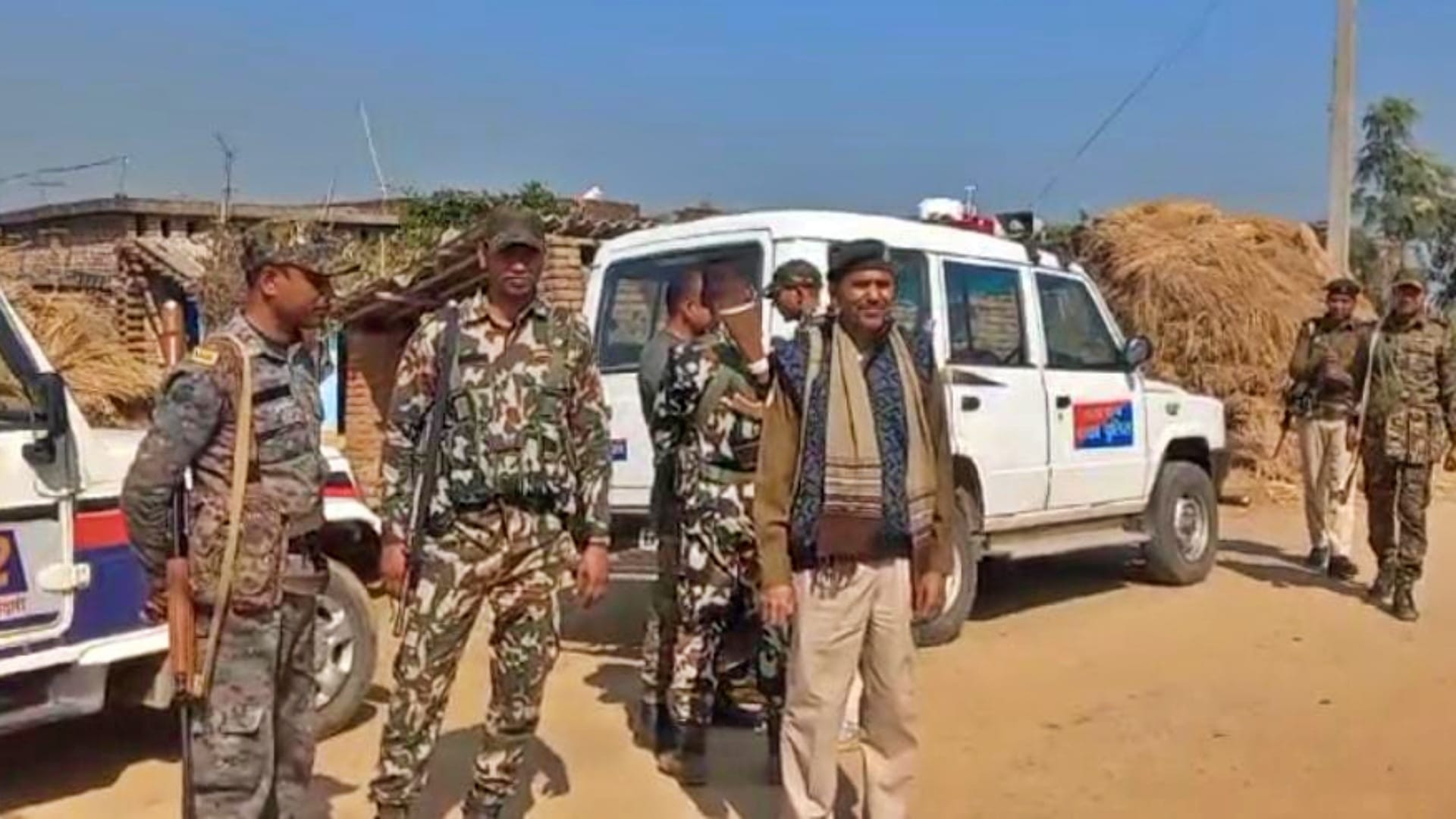 Munger News: Clash between sand mafia and police, several police vehicles damaged in stone pelting and firing