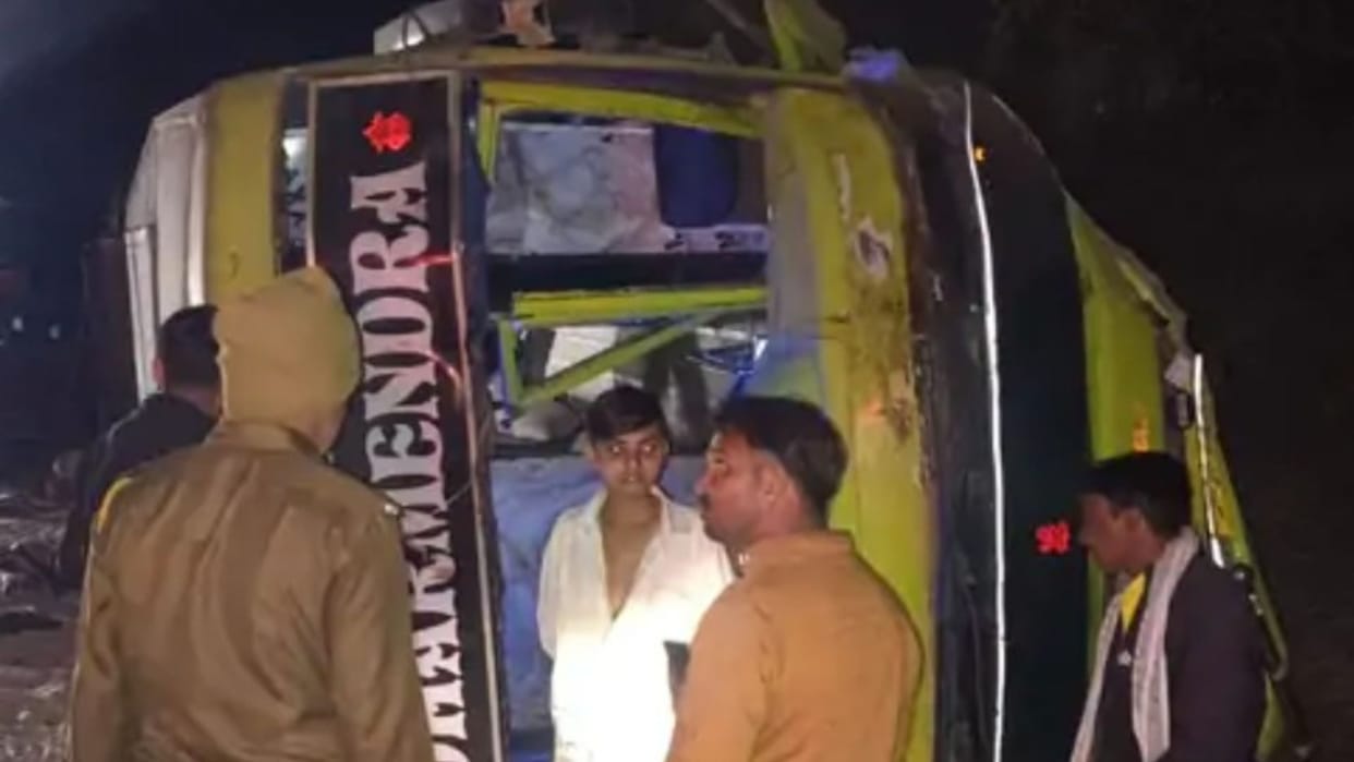 Mahakumbh Prayagraj Accident Rajasthan Bus Overturned In Road Accident  News in Hindi