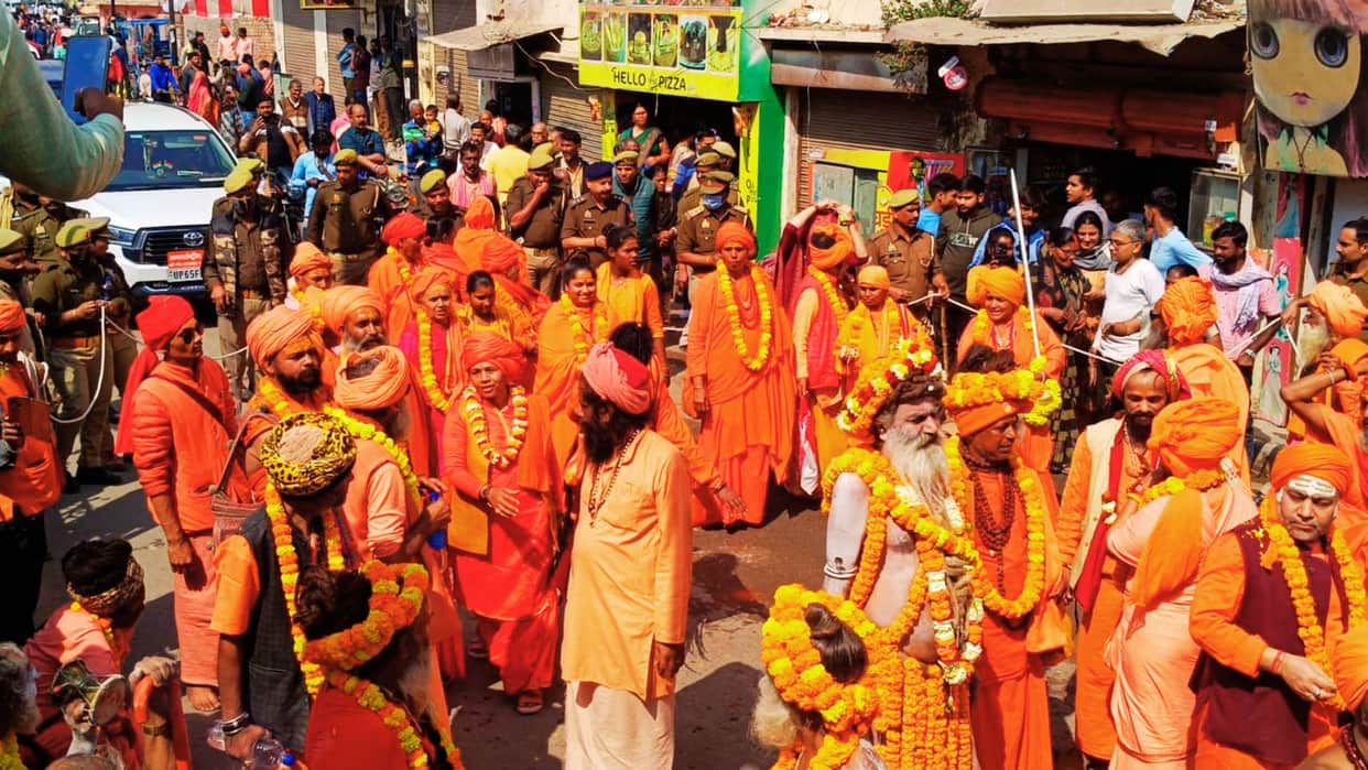 Naga Sadhus procession in Kashi's Babas waved spears people cheered for deity