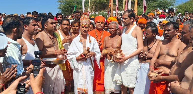 Banswara News: About three lakh devotees gathered at Beneshwar Dham