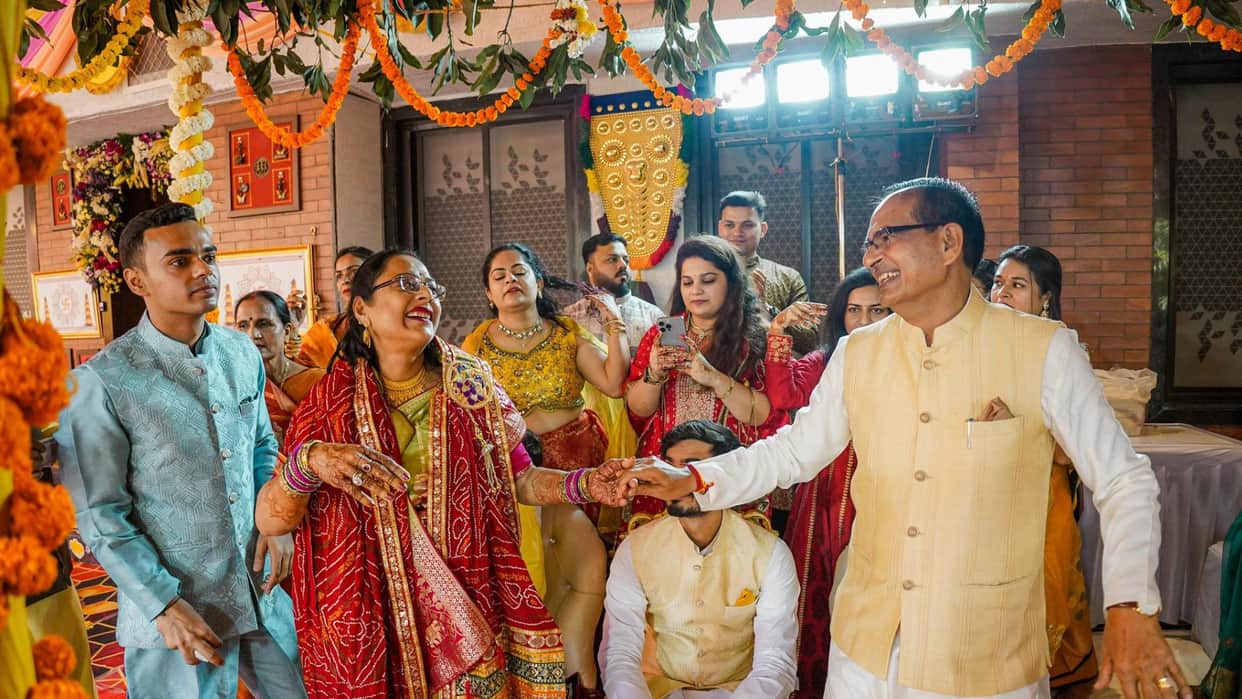 Shivraj Singh Chouhan: Shivraj's son Kunal applied turmeric, worshipped with Vedic mantras in the pavilion