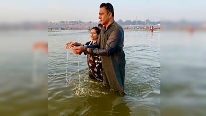 Former Team India cricketer and coach Kumble took a dip in Sangam, shared pictures on social media.