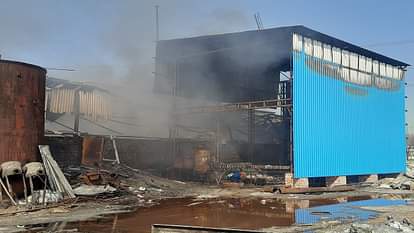 Sonipat: टायर फैक्टरी में लगी भीषण आग, 15 घंटे बाद भी आग बुझाने में जुटी 10 गाड़ियां; सभी सुरक्षित बाहर निकाले huge fire broke out in tyre factory in Sonipat, even after 15 hours 10 vehicles engaged in extinguishing fire