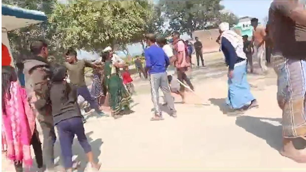 Two communities face to face in Ballia Tension increased police force deployed situation under control