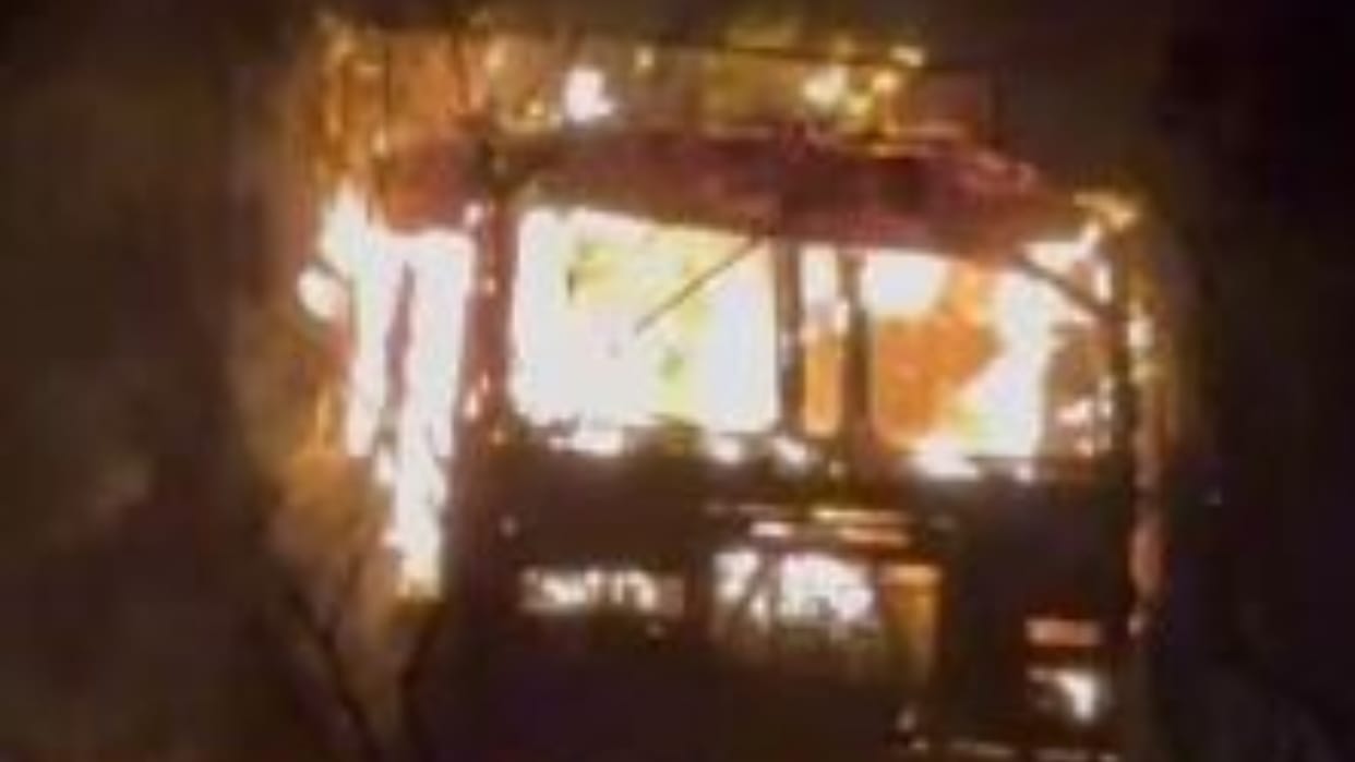 truck caught fire due to cylinder explosion while cooking food driver saved his life by jumping in Pilibhit