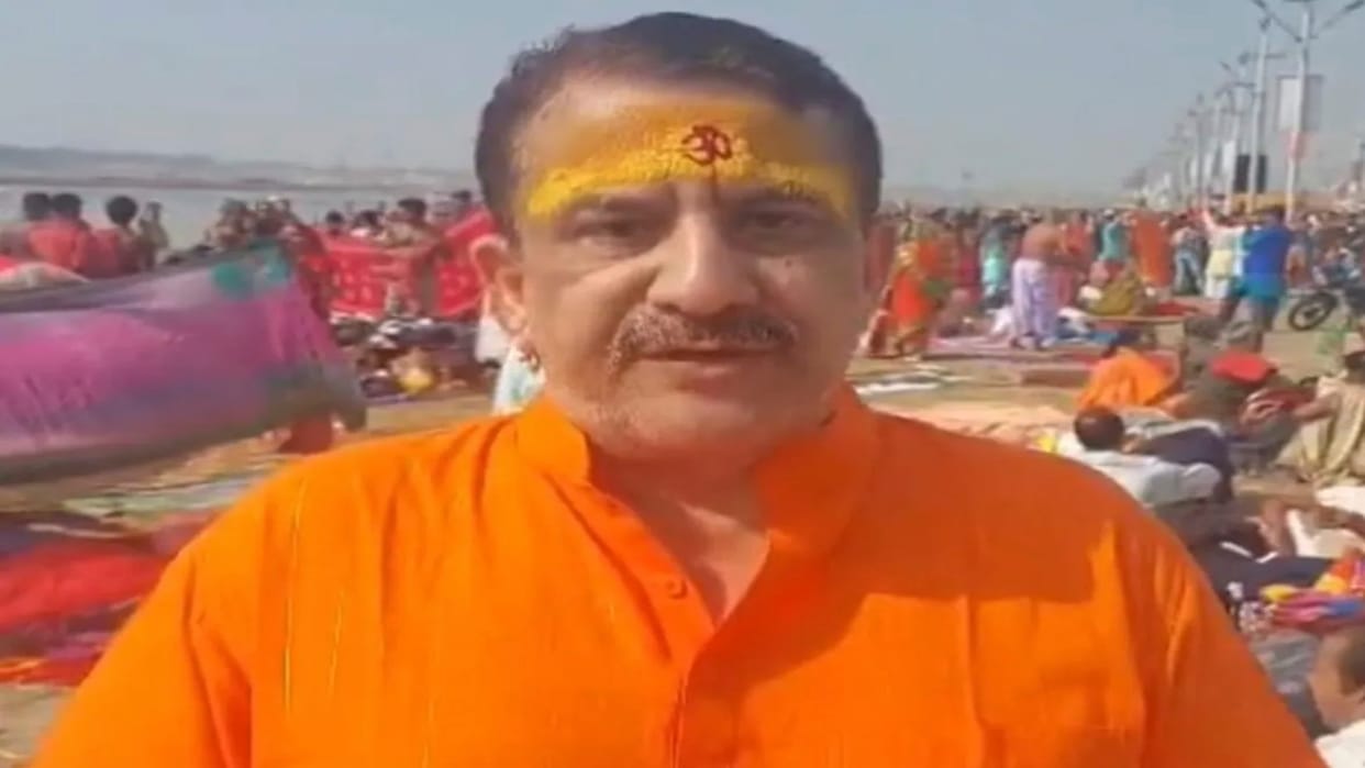 Muslim turned Sanatani Wasim Rizvi alias Jitendra Narayan took a dip in the Sangam, said - felt very happy