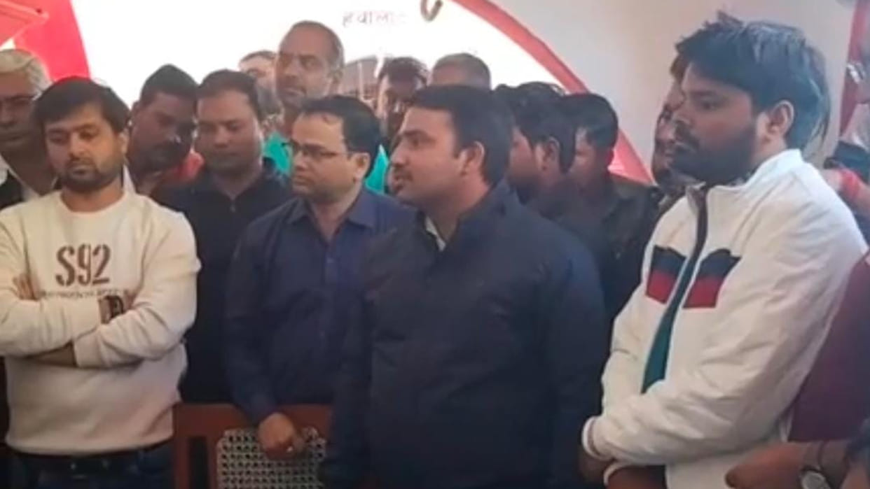 Lekhpal arrested red-handed taking bribe in Basti, anti-corruption took action