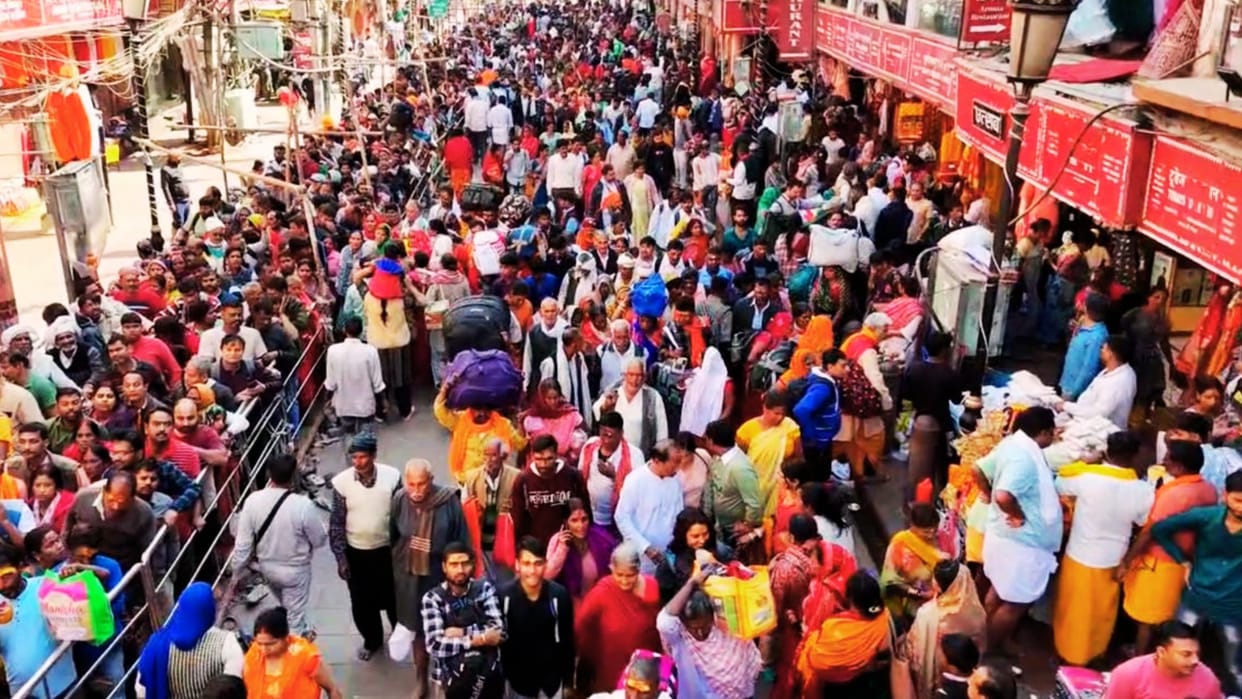 traffic jam in varanasi queue from Godaulia to Maidagin families got separated administration reunited