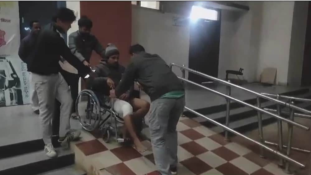 घायल युवक