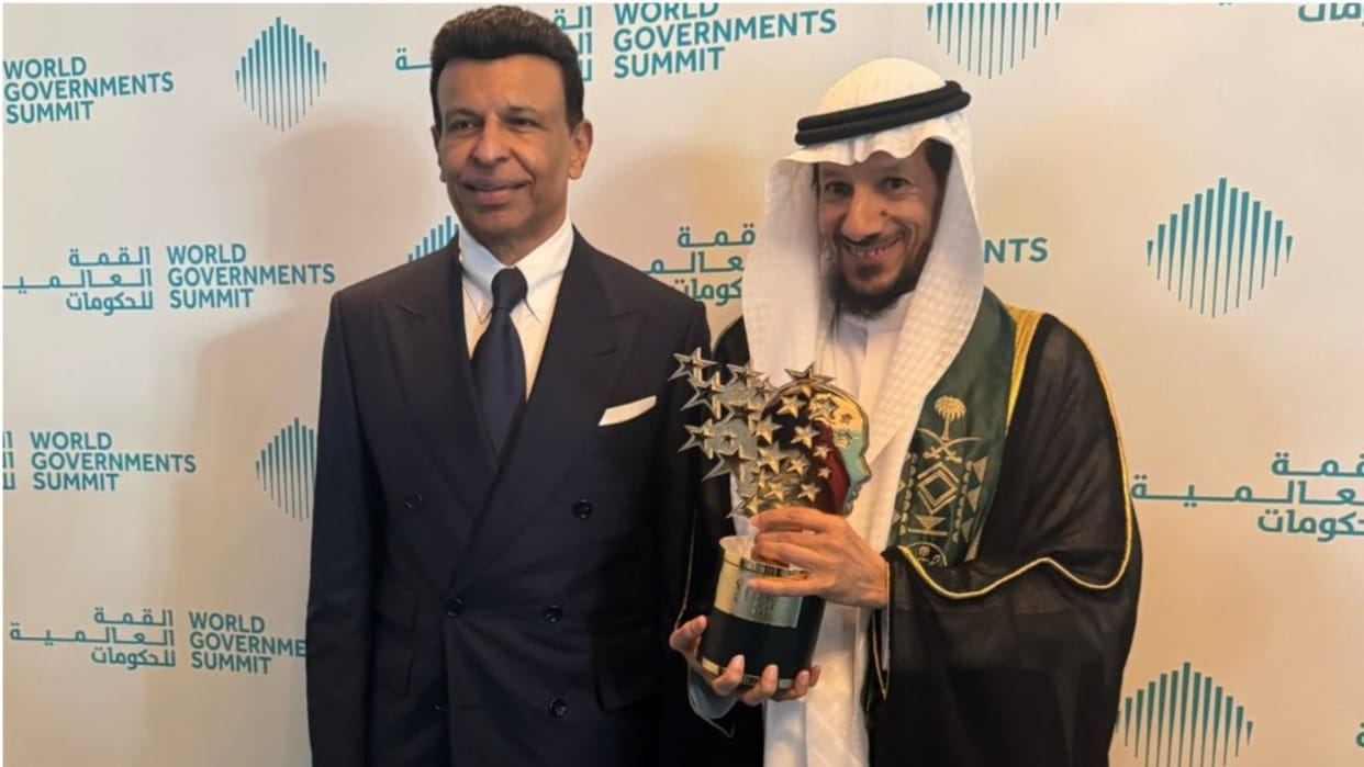 Saudi teacher changes lives of students and prisoners, wins 1 million dollar Global Teacher Prize