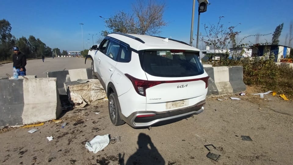 Google Map mislead Car near Shambhu border climbed on barricade Haryana news in Hindi